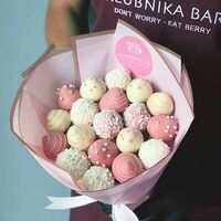 Букет из клубники в шоколаде Pink S в Klubnika Bar