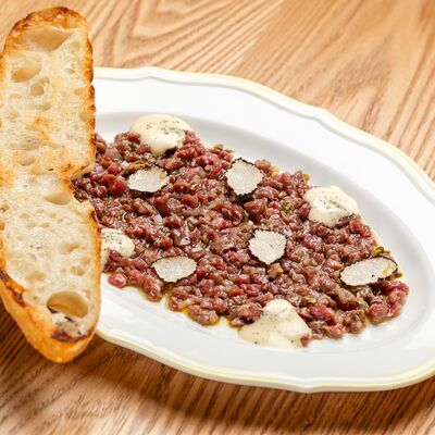 Тартар из говядиныв Olio по цене 990 ₽