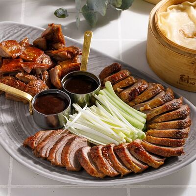 Утка по-сычуански целая в Кукумбер по цене 5500 ₽