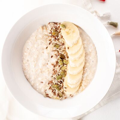 Овсяная каша с бананом, орехами и медом в Mojo по цене 300 ₽