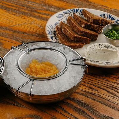 Икра щучья с гренками из бородинского хлеба в Дэда по цене 2760 ₽