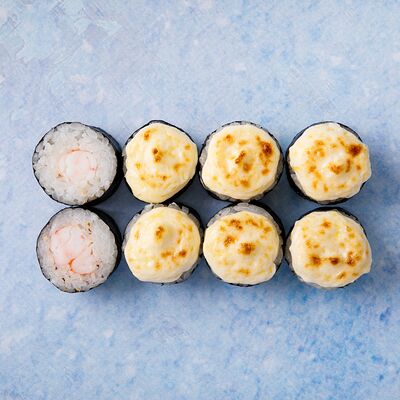 Запеченный мини-ролл с креветкой в Rocky Rolls - японская кухня по цене 349 ₽