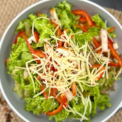 Фирменный салат Щастье в Щастьебар по цене 590 ₽