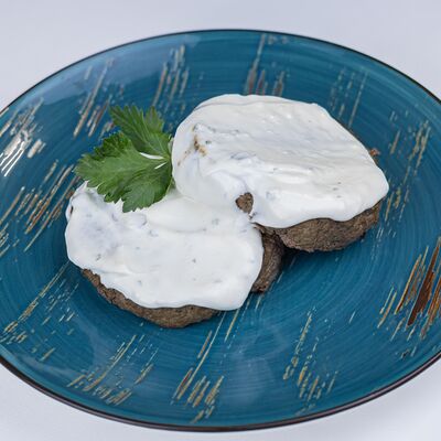 Печеночные оладьи в сливочном соусе в Тарелка по цене 239 ₽