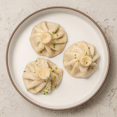 Калакури — большие хинкали с мясной начинкой и зеленью в Лали Бистро по цене 370 ₽