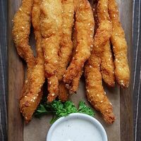 Куриные грудки Сезам с сырным соусом в Bobby Dazzler Burgers & Bangers