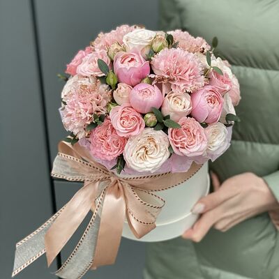 Композиция в коробке Белый шоколад в FLORISTICA по цене 4350 ₽