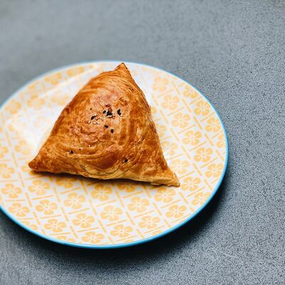 Самса с курицей в Рестомаркет Китчен по цене 110 ₽