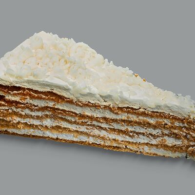 Медовое пирожное со сметанным кремом в Лукоморье по цене 180 ₽