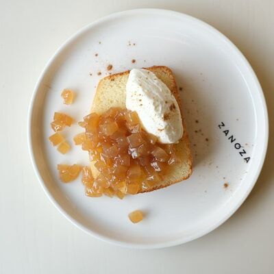 Басбуса с яблочным конфи и маскарпоне в Zanoza Open Bar по цене 690 ₽