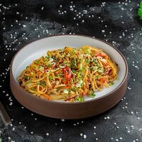 Лапша яичная с овощами в ореховом мисо-соусе в Oh Мy Crab!