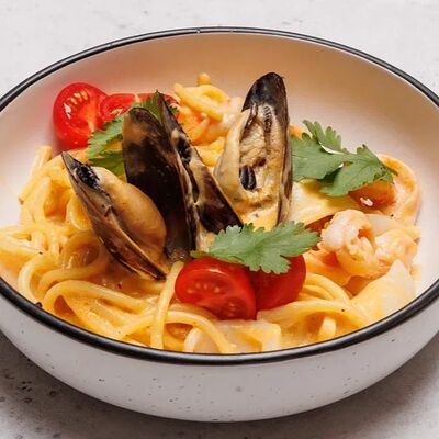 Паста с морепродуктами в соусе Том Ям в Амстердам по цене 595 ₽