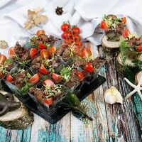 Микс-салат в веррине с куриной печеньюв All Canape