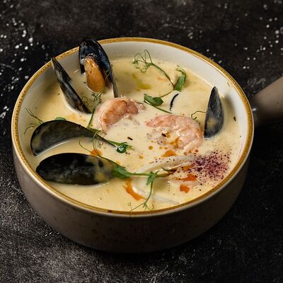 Суп сырный с морепродуктамив Арт по цене 950 ₽