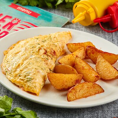 Омлет с копчёной грудкой в California Diner по цене 465 ₽