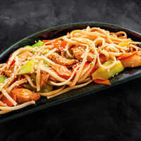 Лапша с овощами и курицей в TOFU