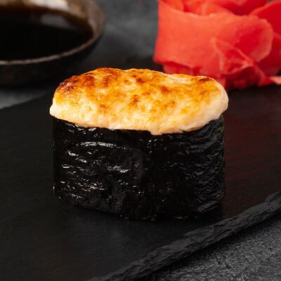 Запечённый гункан лосось в SushiHit по цене 105 ₽