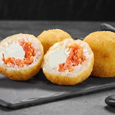 Рисовые шарики с лососем в Суши Мастер по цене 219