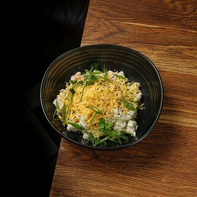 Оливье с копченым куриным бедром и горошком в Ватерлоо по цене 510 ₽