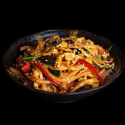 Лапша удон с курицей в Nishiki по цене 600 ₽