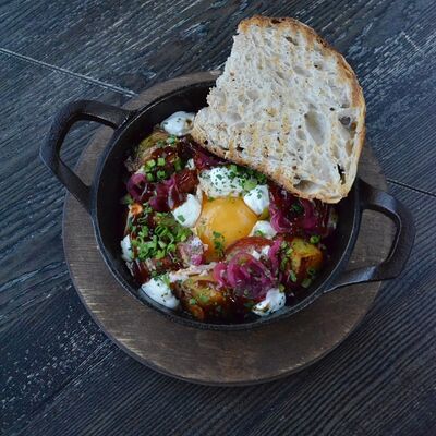 Глазунья с картофелем и пепперони в Гости, бистро по цене 390 ₽