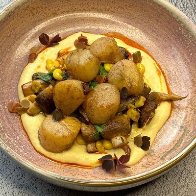 Гребешки жареные с кукурузным муссом и вешенками в Duran Bar & Grill по цене 719