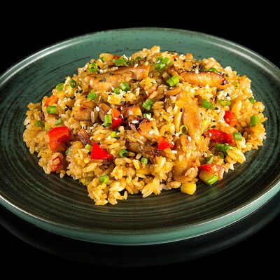 Тяхан с курицей в Вкус и лосось по цене 375