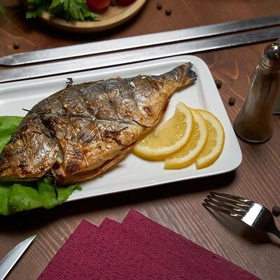 Дорадо на мангале в The Кухня по цене 850 ₽