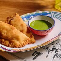 Эмпанадос с креветками и бекономв PALOMA CANTINA