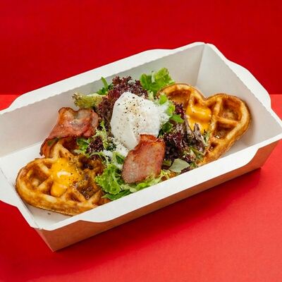 Картофельные вафли с беконом и яйцом в Кофемашина по цене 570 ₽