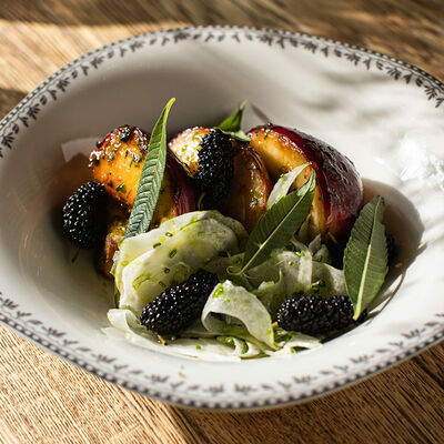 Жареный дагестанский сыр с нектаринами в Touché по цене 870 ₽