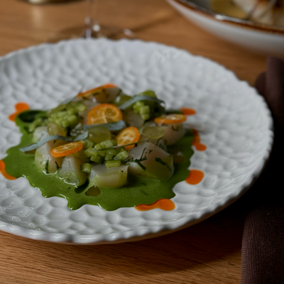 Севиче из гребешка с виноградом и кумкватом в W - cocktails & food по цене 900 ₽