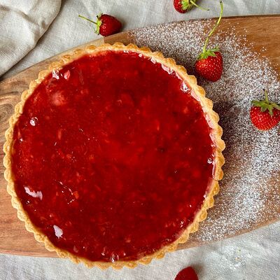 Тарт Творожный с клубникой в Кондитерская Виолет по цене 919 ₽