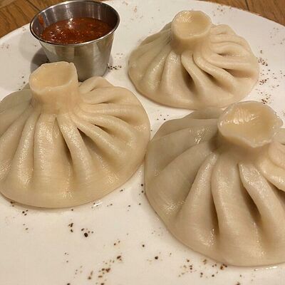 Острые хинкали том ям вареные в Тут харчо по цене 558 ₽