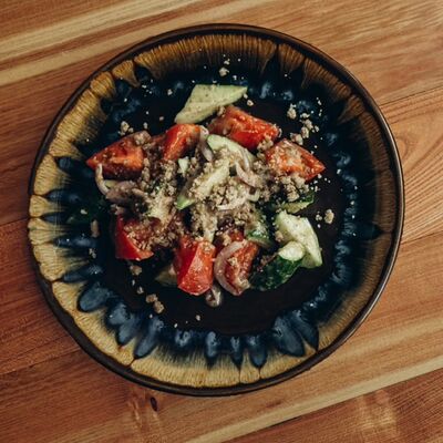 Салат из помидоров и орехов в Мацони по цене 420 ₽