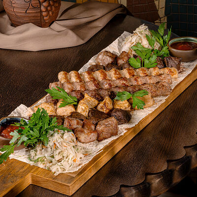 Ассорти шашлыков на компанию в Аджикинежаль по цене 4975 ₽