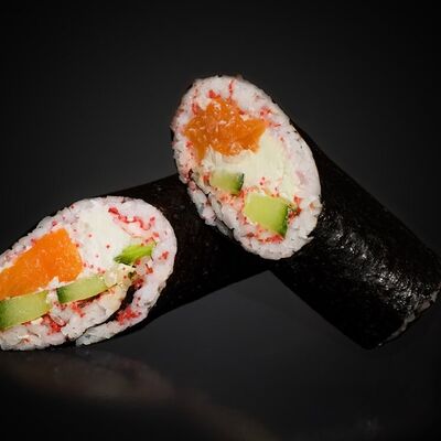Суши-буррито с лососем в Восточный экспресс по цене 289 ₽