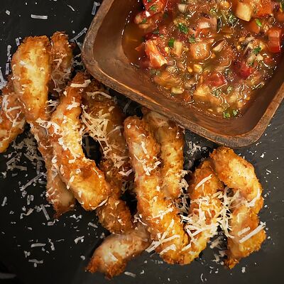 Куриные стрипсы с сальсой из томатов в Уголь по цене 530 ₽