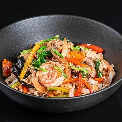 Лапша Wok с овощами и морепродуктами в ЛАПША НА сУШИ по цене 850 ₽