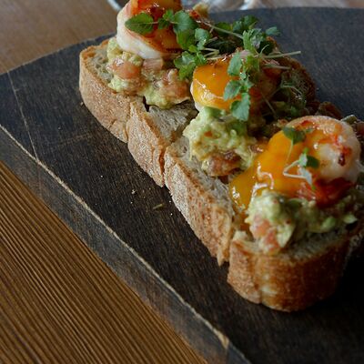 Брускетта Креветка-гуакамоле в Хюгге Сырный ресторан по цене 590 ₽