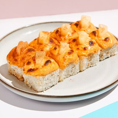 Запеченный ролл Карибы в Ostrov по цене 559 ₽