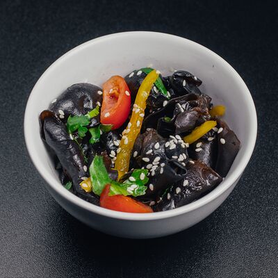 Салат с древесными грибами в Бау азия по цене 360 ₽