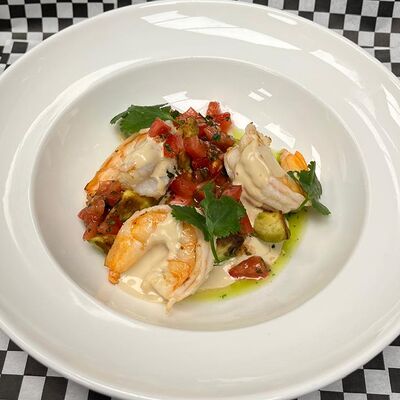 Авокадо гриль с креветками в Gourmet kitchen по цене 680 ₽