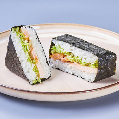 Онигири с курицей в Галерея Суши по цене 139 ₽