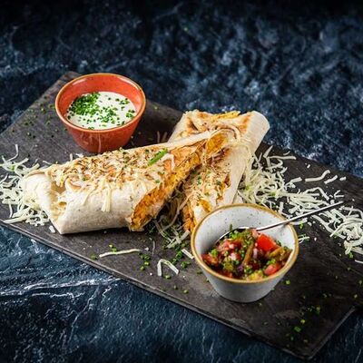 Буррито со свежей курицей в МорЯки Sushi Seafood по цене 1299 ₽