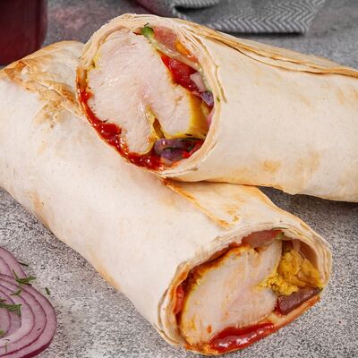 Шпажка куриная в лаваше в КОМБИНАТ шаурма и стритфуд по цене 358 ₽