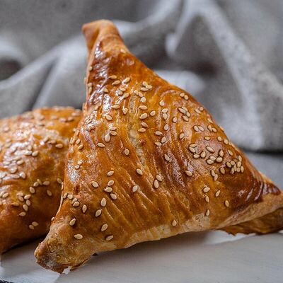 Самса с курицей в ШашлыкЪ №1 Top Grill по цене 130 ₽