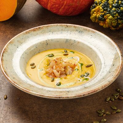 Суп-пюре из тыквы с креветками в Megobari по цене 860 ₽