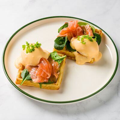 Вафля бенедикт с лососем XL в FOBS по цене 1240 ₽