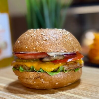 Чизбургер в G-food по цене 540 ₽
